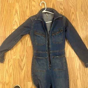 Free People denim jumpsuit. Worn a few times. Size XS. Stretchy skinny legs